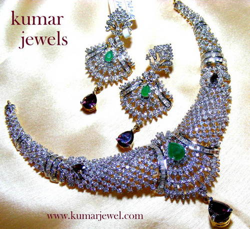 Diamond look neck set.