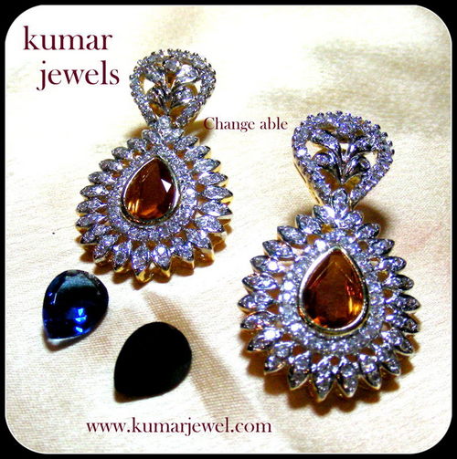 SMALL CHANGE ABLE STONE EARRING.