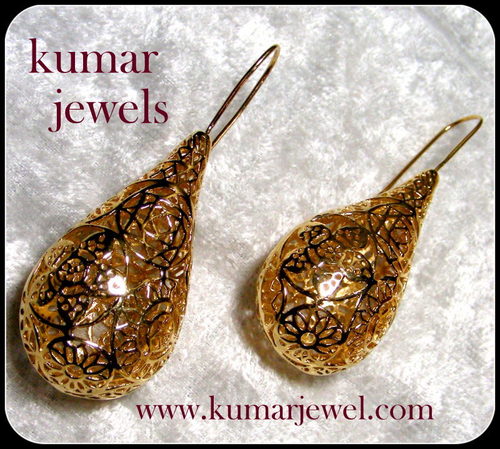 ETHNIC HOOK EARRING.