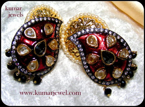 ENAMEL AMMBI EARRING.