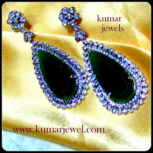 DRESSY EARRING.