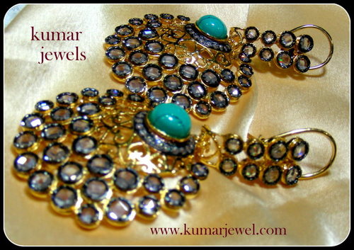 LONG CLIP EARRING.