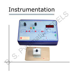 Capacitance Measurement Trainer - Parallel Plate Air Dielectric, 50mm/90° Displacement | Digital 3-Digit Indicator, Linear & Angular Measurement