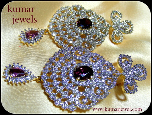 DESIGNER FASHION EARRING.