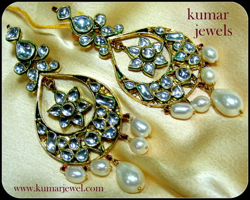 BEADED KUNDAN EARRING.