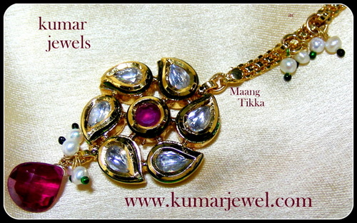 kundan flower tikka.
