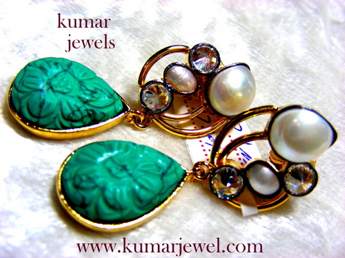 SMALL TURQUOISE EARRING.