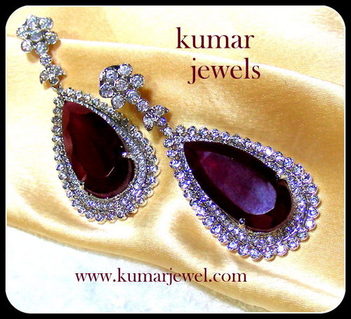 LONG RUBY STONE EARRING.
