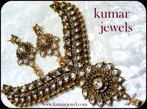 BRIDE NECK SET.