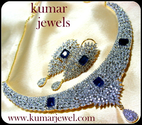 Charming neck set.