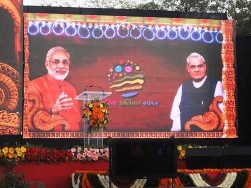 INDOOR FULL COLOR LED DISPLAY SCREEN