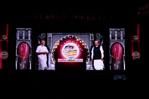 INDOOR FULL COLOR LED DISPLAY