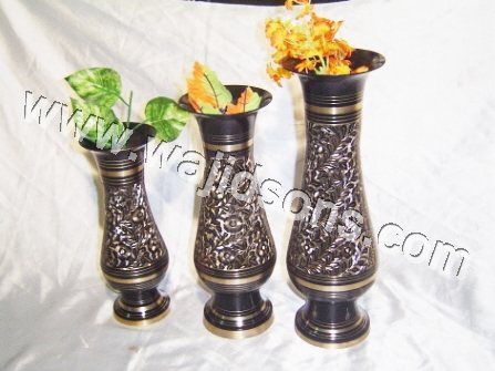 HANDICRAFT VASE