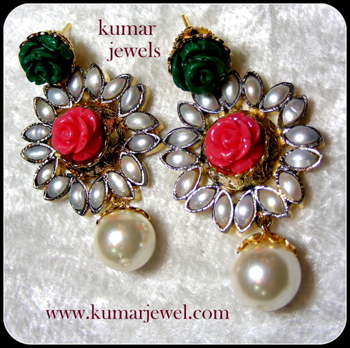 Dual flower earring.