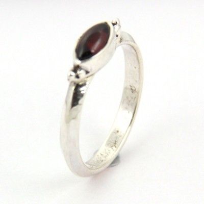 Top Quality Garnet Gemstone Silver Ring