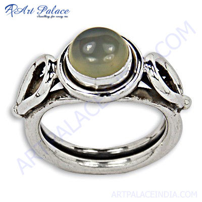 Attrective Moonstone  Gemstone Silver Ring