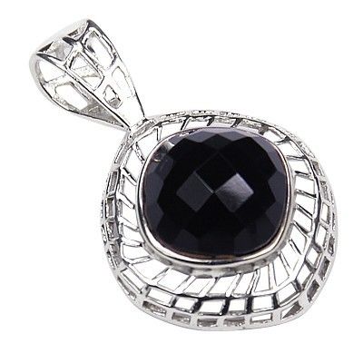 Luxurious Black Onyx Gesmtone Silver Pendant