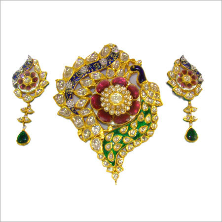 Traditional Pendent Set