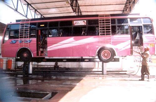 Hydraulic Washing Lift for Heavy Vehicles