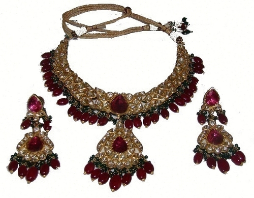 Fashionable Necklace set