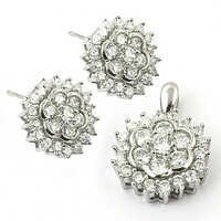 Flower Style Cubic Zirconia Gemstone Silver Earings & Pendant Set