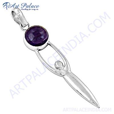 Holding World Stylish Amethyst Gemstone Silver Pendant