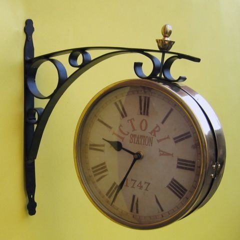 VICTORIA STATION  CLOCK ,TWO SIDED 8"