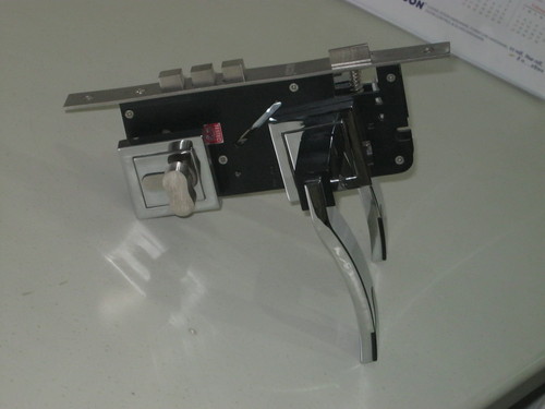 0131 - Metal 10x5x2 cm Silver, Secure Locking Deadbolt Lever Mechanism
