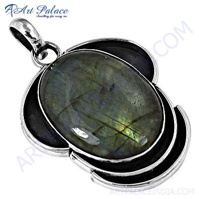 Attention Stylish Labradorite Gemstone Silver Pendant