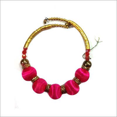 Thread necklace