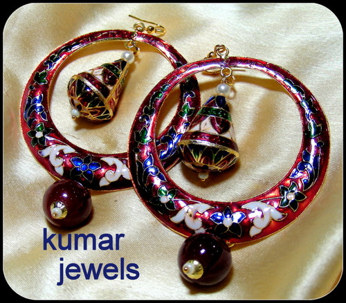 BIG ENAMEL EARRING.