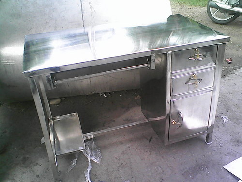 Pharmaceutical Steel Table