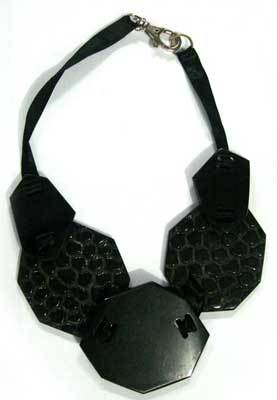 horn-necklace-nmhn-206-52424[1]