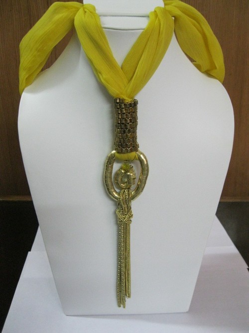Multi beads neck
