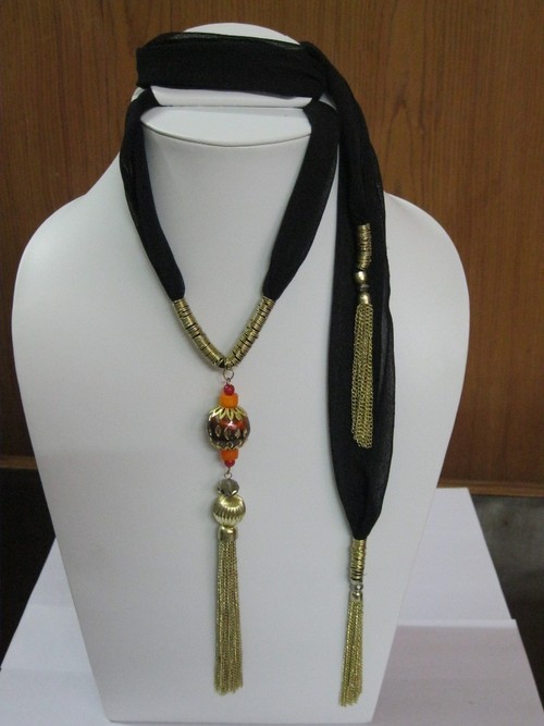 Multi beads neck