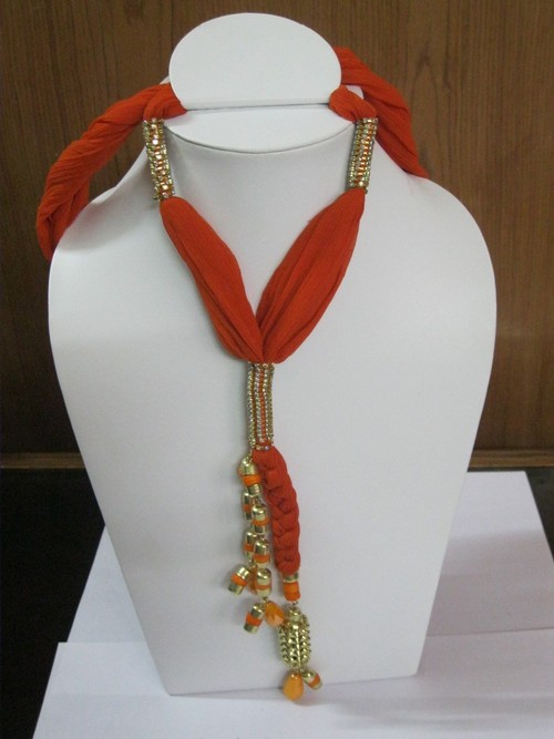Multi beads neck