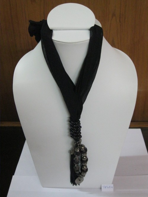 Multi beads neck