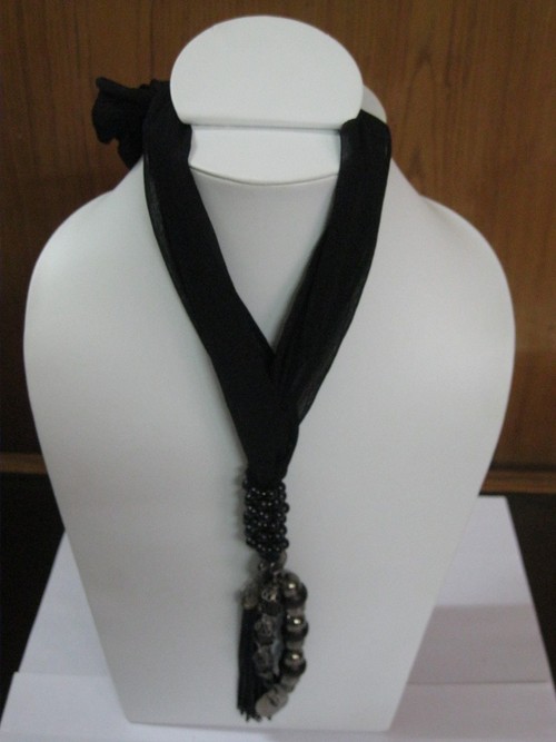 Multi beads neck