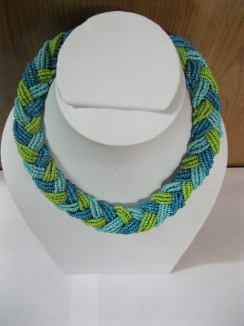 Multi beads neck