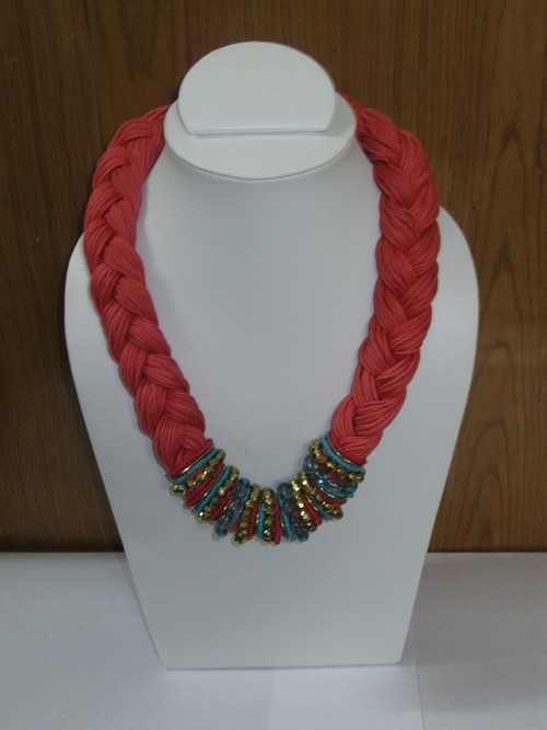 Multi beads neck