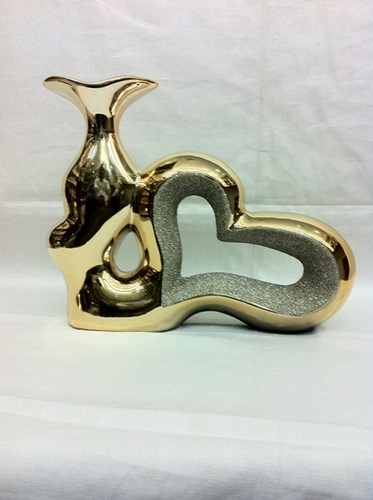Gold Ceramic Heart Show Pieces statue