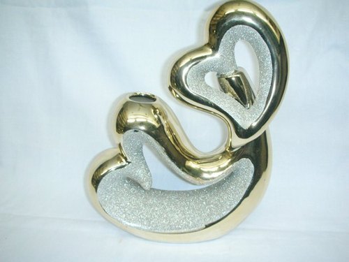 Gold Ceramic Heart Show Pieces statue