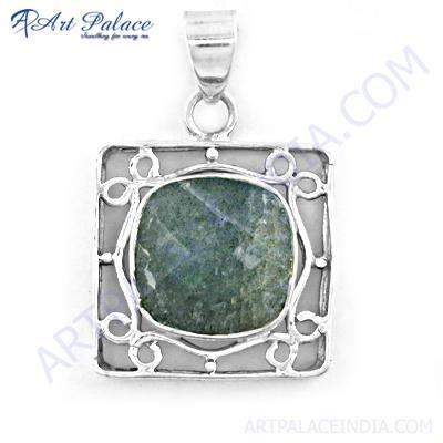 Truly Designer Labradorite Gemstone Silver Pendant