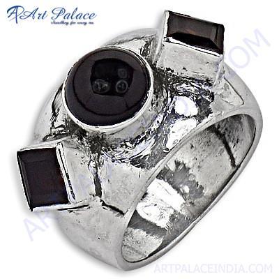 Luxurious Garnet Gemstone Silver Ring