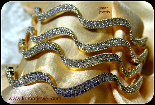 Fashion bangles