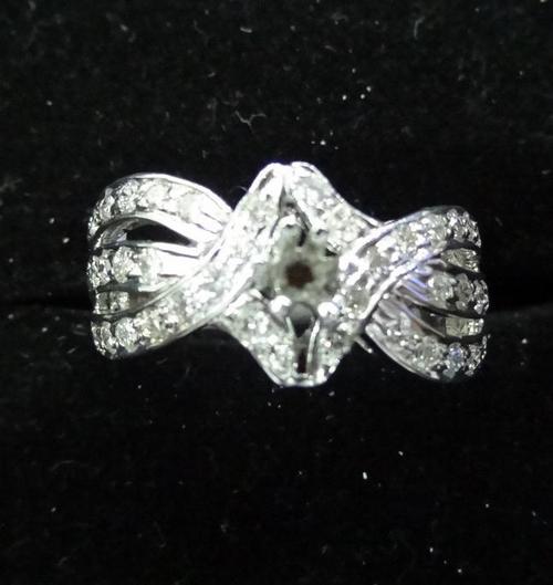 Diamond Ring - 18K Gold, 0.67 Ct White Diamond, 7.596 g Net Weight, Elegant Design