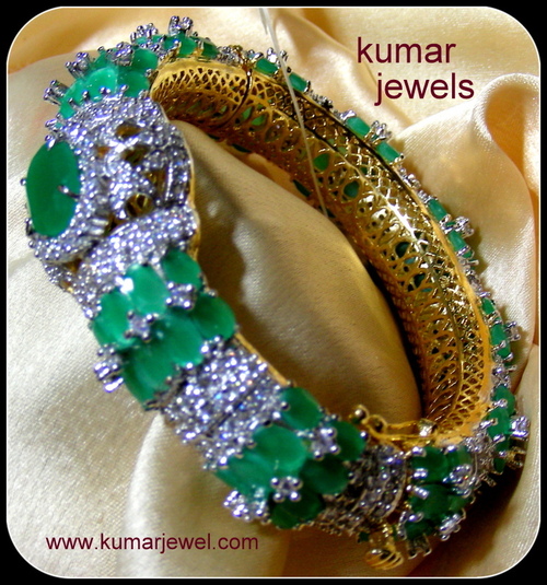 EMERALD COSTUME BRACELET