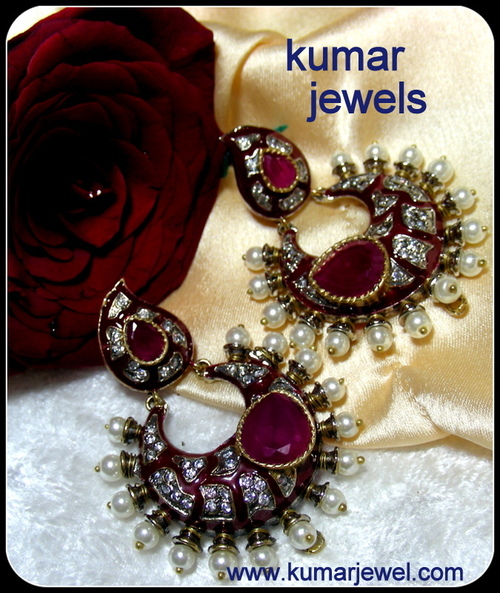 RED BEADED EARRING