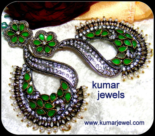 DUCK STYLE EARRING.