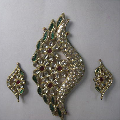 Jadau Designer Kundan Gold Pendant 